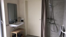 Rolstoeltoegankelijke badkamer vakantiewoning